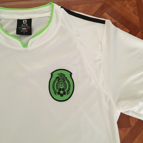 Mexico soccer jersey large - Picture 4 of 4